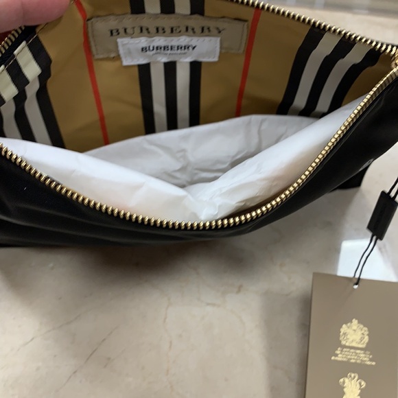 BURBERRY LONDON SIGNATURE LARGE BLACK NYLON POUCH/CLUTCH W/ KINGDOM CHECK LINING - Picture 12 of 16